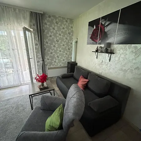 Trio Sa Terasom Apartament